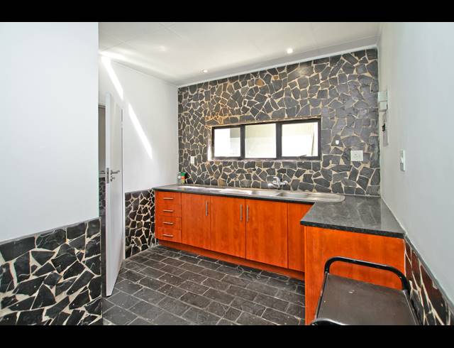 854M² BUILDING FOR SALE IN BRAMLEY